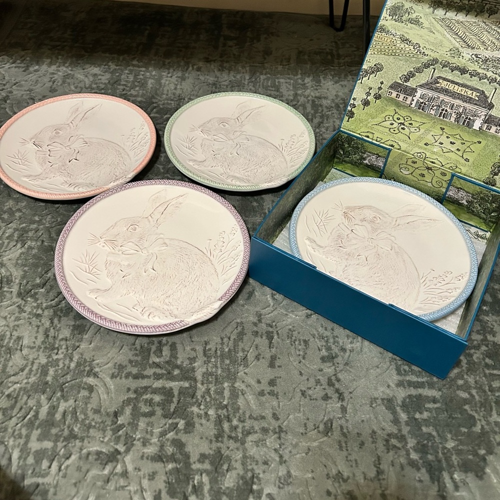 4 Juliska hand-painted 9" Easter Bunny Rabbit Party Plates